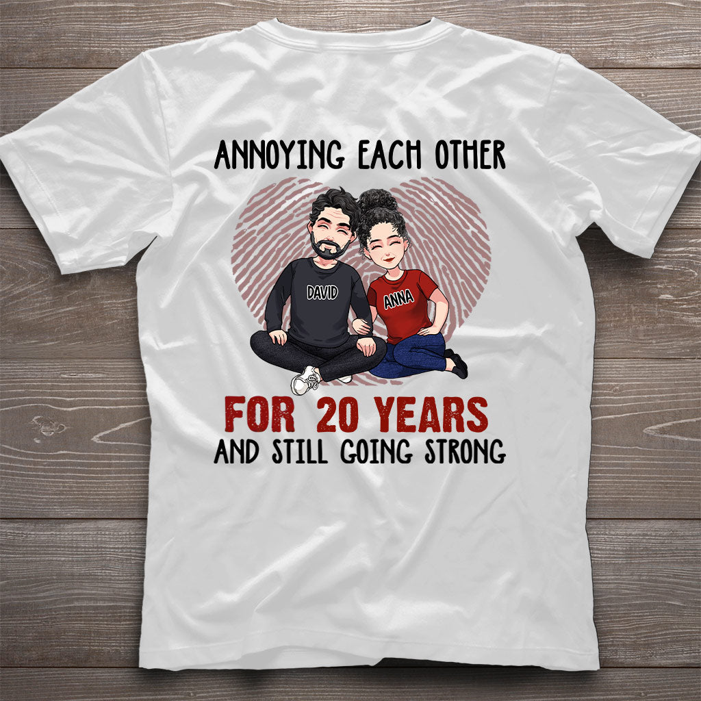 Jahrelang haben sie sich gegenseitig genervt – Personalisiertes T-Shirt und Hoodie für Ehepaare