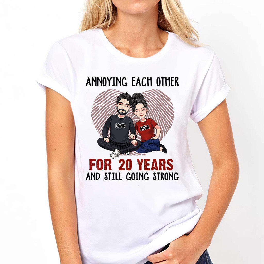 Jahrelang haben sie sich gegenseitig genervt – Personalisiertes T-Shirt und Hoodie für Ehepaare