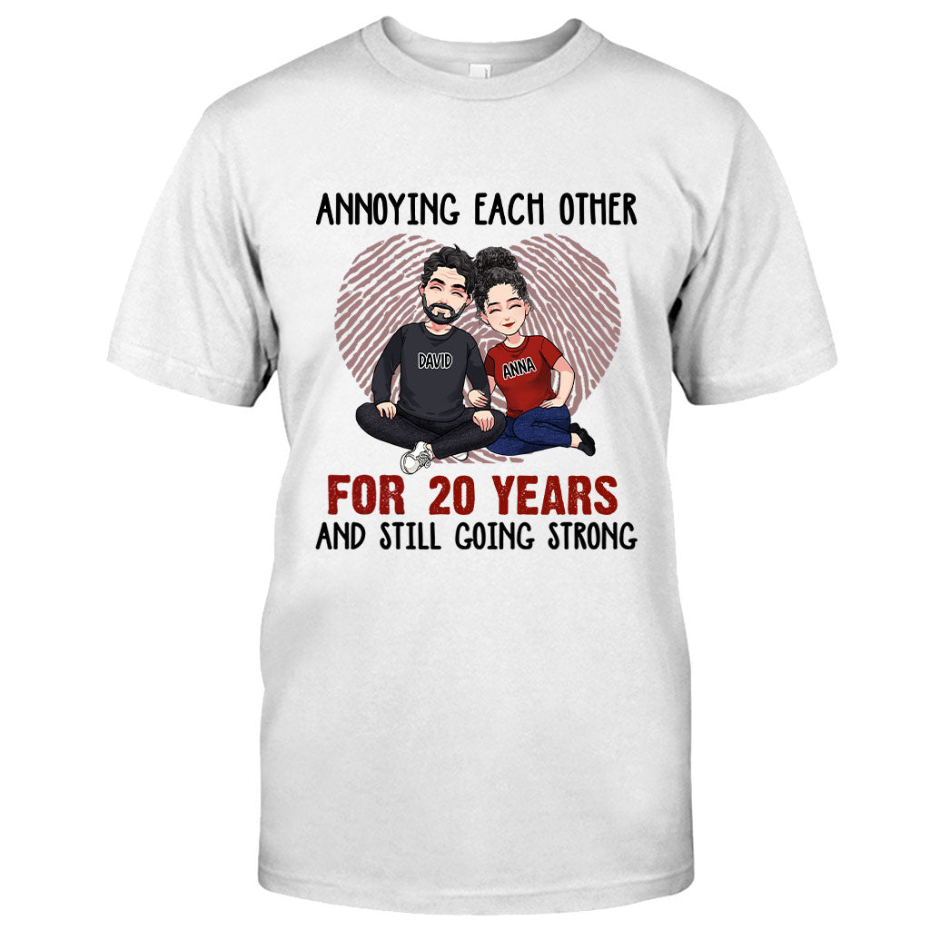 Jahrelang haben sie sich gegenseitig genervt – Personalisiertes T-Shirt und Hoodie für Ehepaare