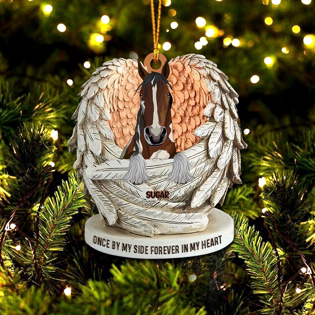 Für immer in unseren Herzen – Personalisierter Weihnachtsbaumschmuck in Pferdeform (beidseitig bedruckt)