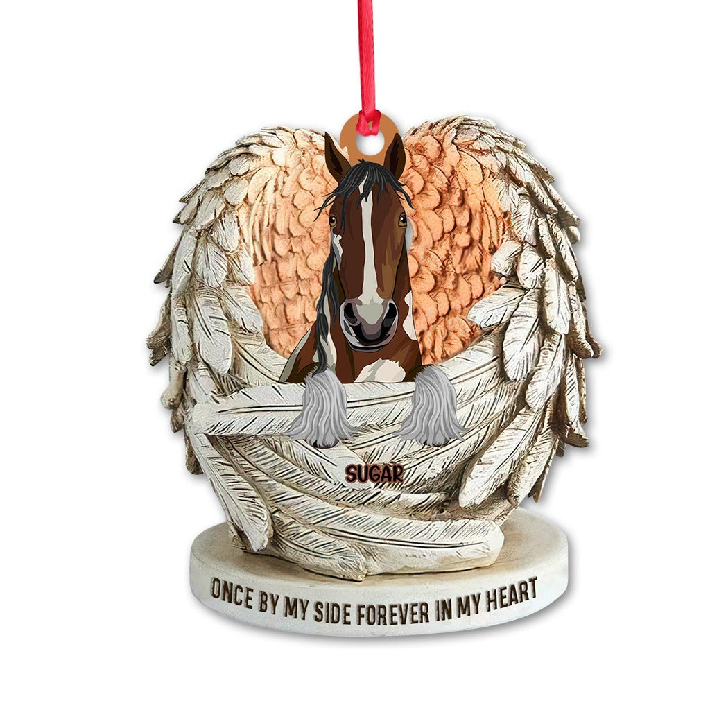 Für immer in unseren Herzen – Personalisierter Weihnachtsbaumschmuck in Pferdeform (beidseitig bedruckt)