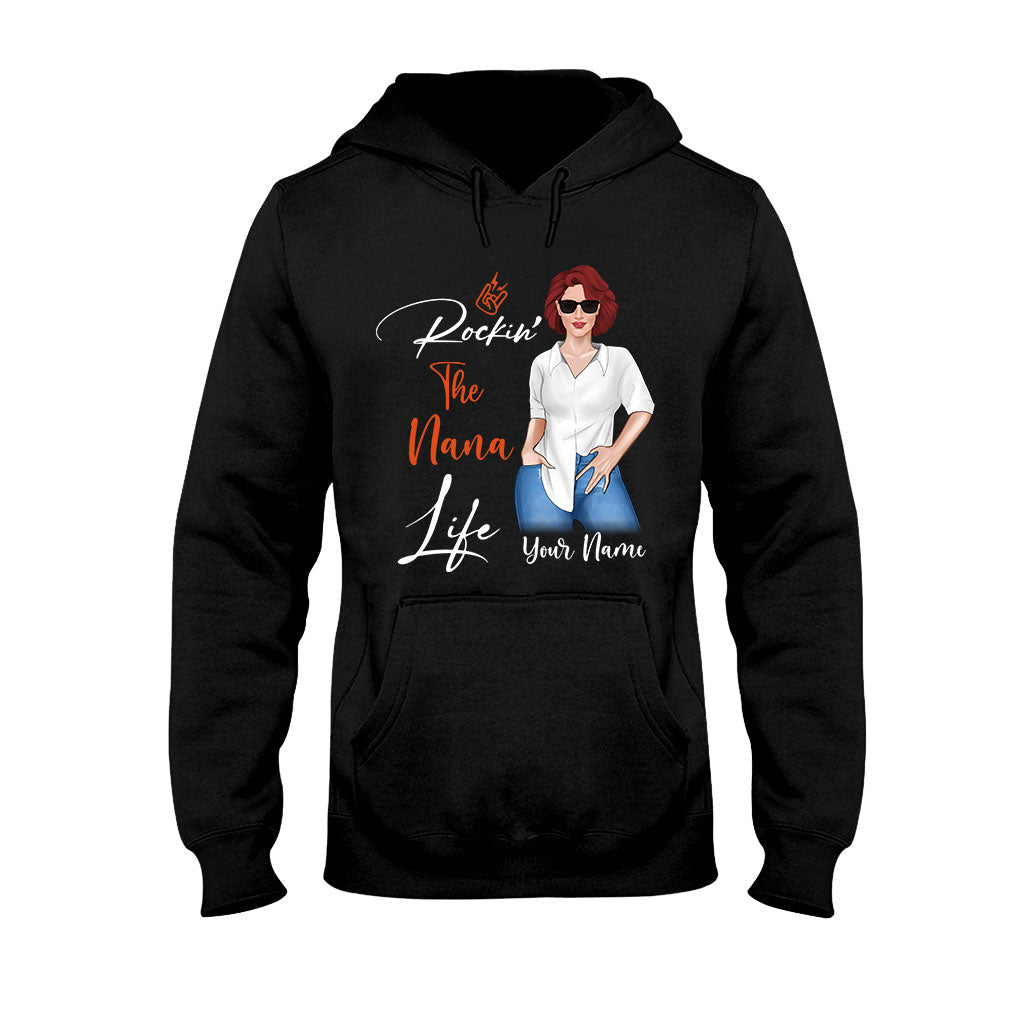 „Rockin The Nana Life“ – Personalisiertes Oma-T-Shirt und Hoodie