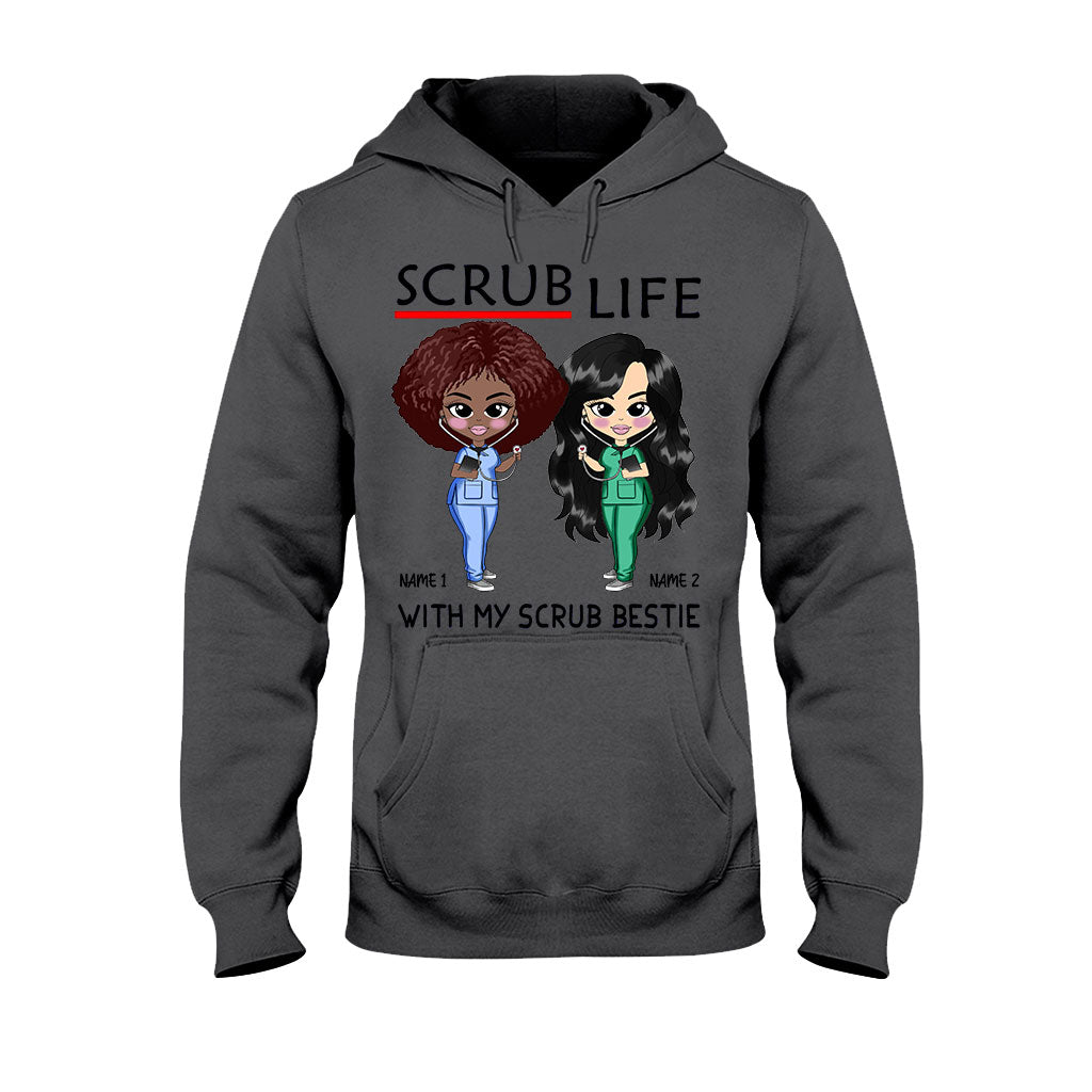 Gemeinsam mit meiner besten Freundin im OP-Bereich – personalisiertes T-Shirt und Hoodie für Pflegekräfte