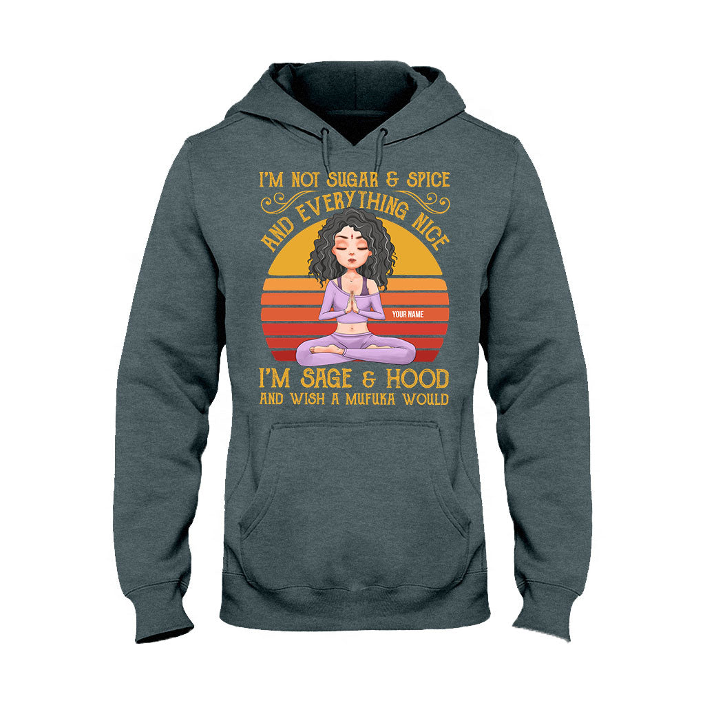 Ich bin Sage And Hood – Personalisiertes Yoga-T-Shirt und Hoodie