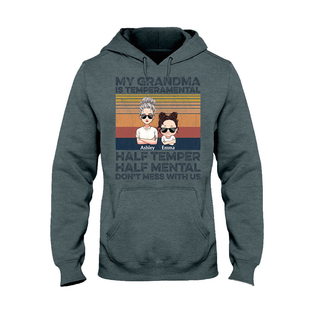 Meine Oma ist launisch – Personalisiertes Muttertags-T-Shirt und Hoodie für Omas