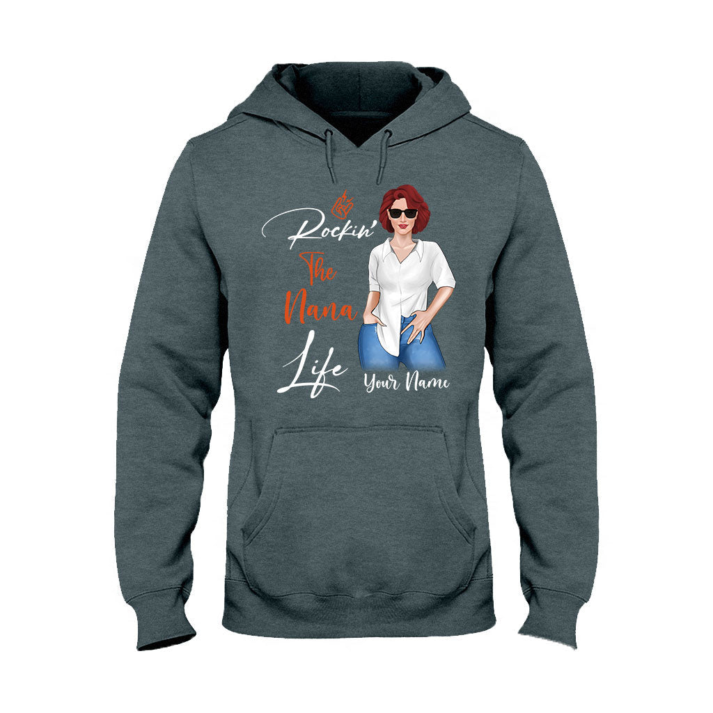 „Rockin The Nana Life“ – Personalisiertes Oma-T-Shirt und Hoodie