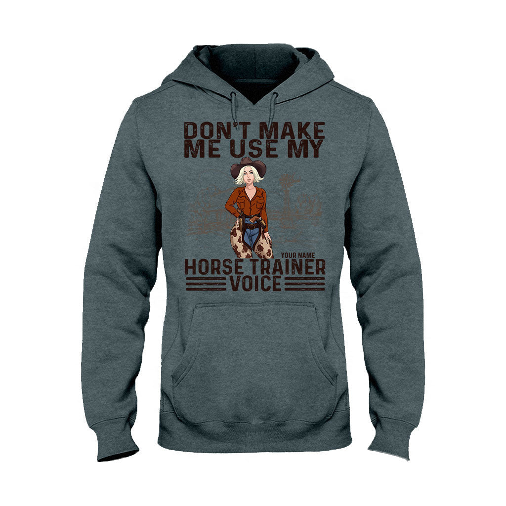 „Zwing mich nicht, meine Pferdetrainerstimme zu benutzen!“ – Personalisiertes Pferde-T-Shirt und Hoodie