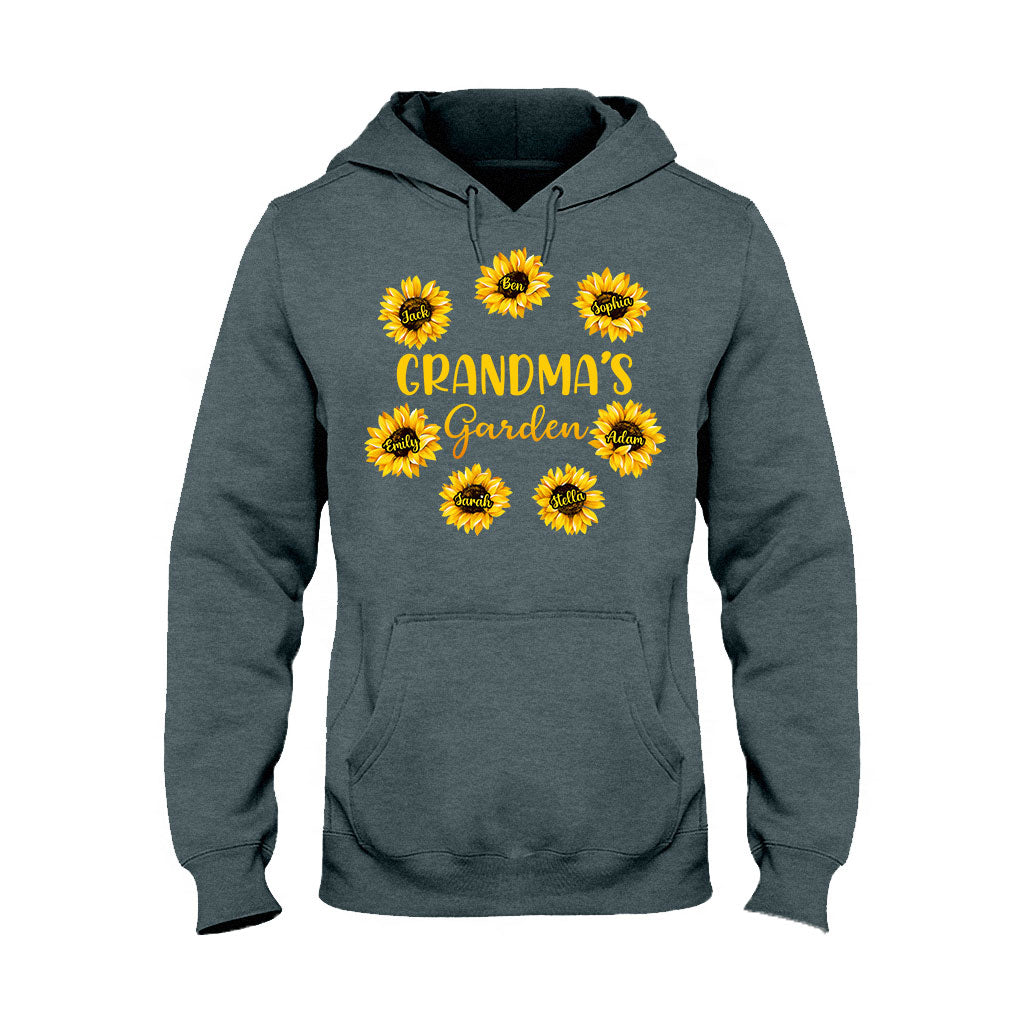 Omas Garten – Geschenk für Oma, Mama, Papa, Opa – Personalisiertes T-Shirt und Hoodie
