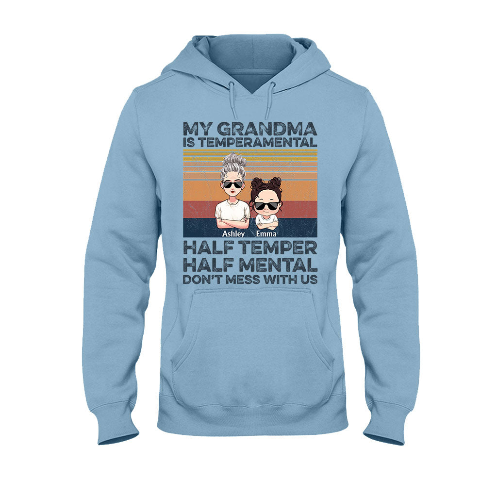 Meine Oma ist launisch – Personalisiertes Muttertags-T-Shirt und Hoodie für Omas