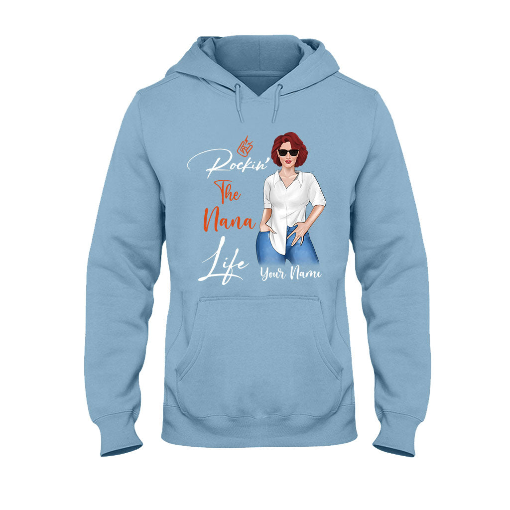 „Rockin The Nana Life“ – Personalisiertes Oma-T-Shirt und Hoodie