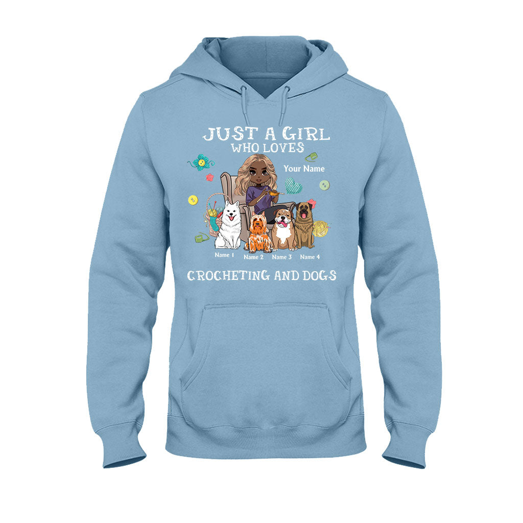 Einfach ein Mädchen, das Häkeln und Hunde liebt – personalisiertes T-Shirt und Hoodie