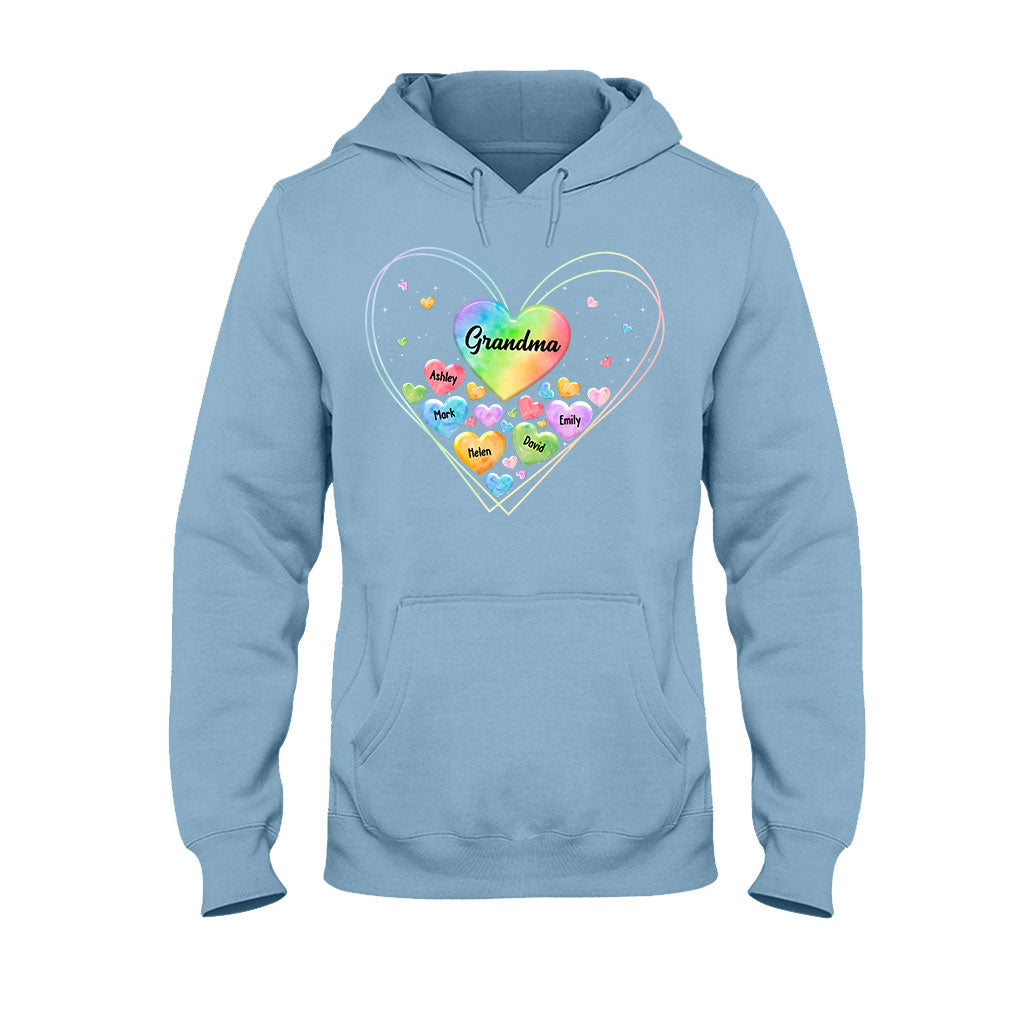 Buntes Herz für Oma und Mutter – Geschenk für Oma, Mama – Personalisiertes T-Shirt und Hoodie