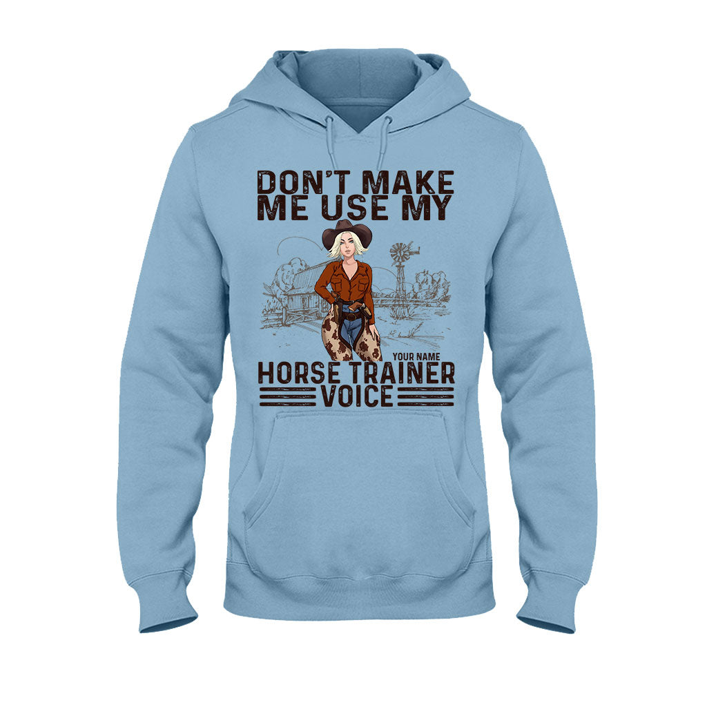 „Zwing mich nicht, meine Pferdetrainerstimme zu benutzen!“ – Personalisiertes Pferde-T-Shirt und Hoodie