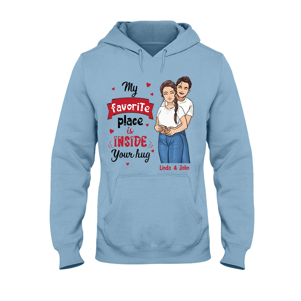 Mein Lieblingsplatz ist in deiner Umarmung – Personalisiertes Partner-T-Shirt und Hoodie