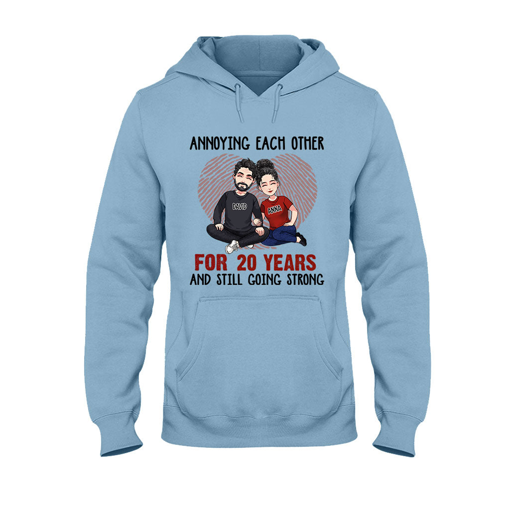 Jahrelang haben sie sich gegenseitig genervt – Personalisiertes T-Shirt und Hoodie für Ehepaare