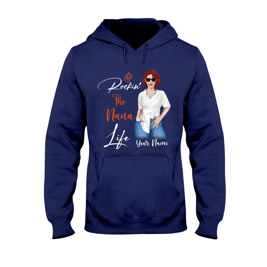 „Rockin The Nana Life“ – Personalisiertes Oma-T-Shirt und Hoodie