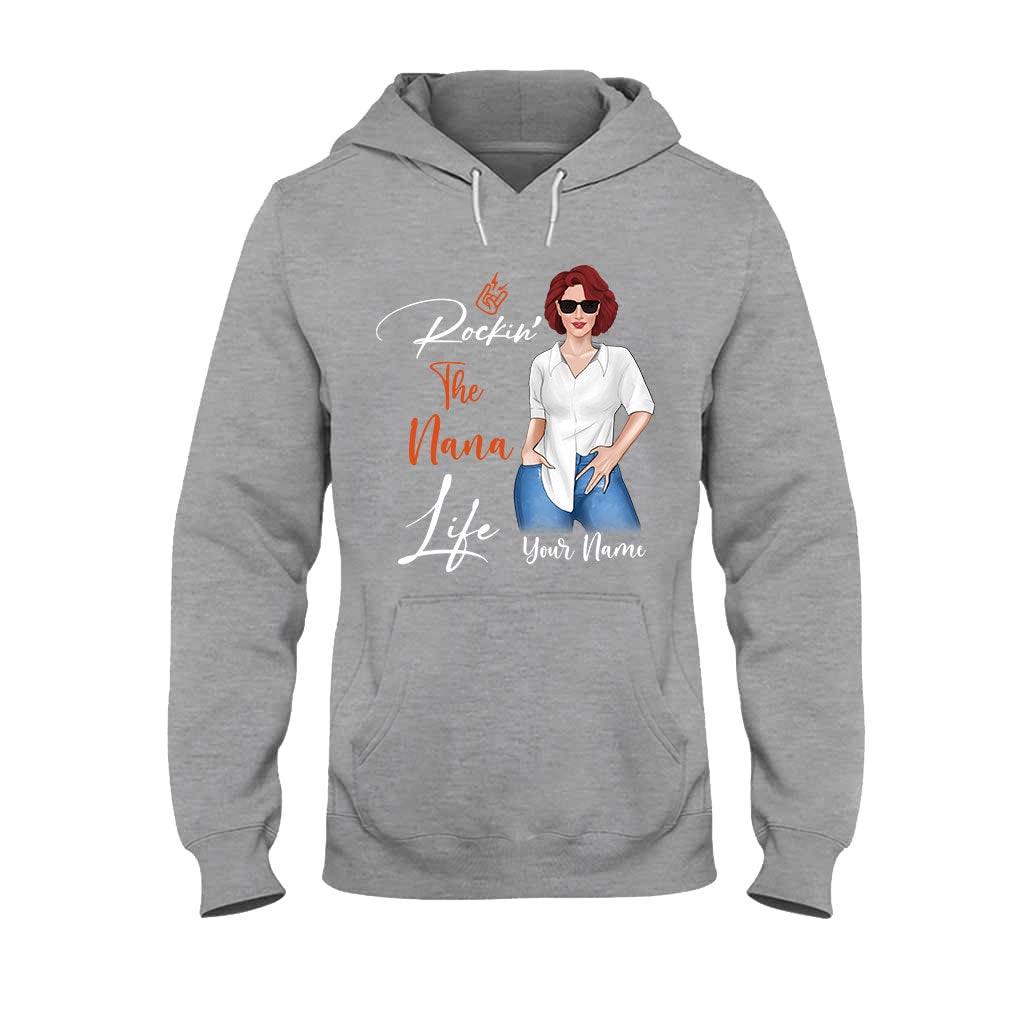 „Rockin The Nana Life“ – Personalisiertes Oma-T-Shirt und Hoodie