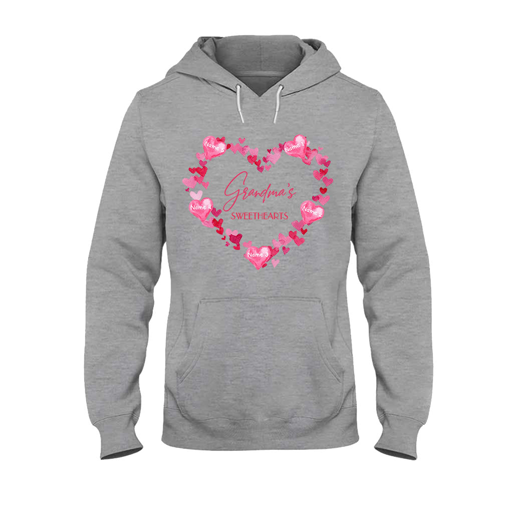 Omas Lieblinge – Personalisiertes Valentinstags-T-Shirt und Hoodie für Oma