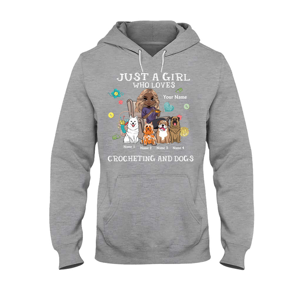 Einfach ein Mädchen, das Häkeln und Hunde liebt – personalisiertes T-Shirt und Hoodie