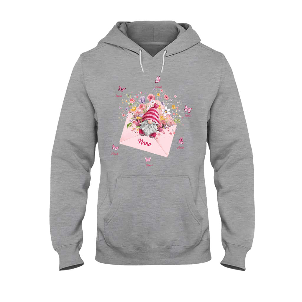 Ich liebe es, Oma zu sein – Personalisiertes Oma-T-Shirt und Hoodie