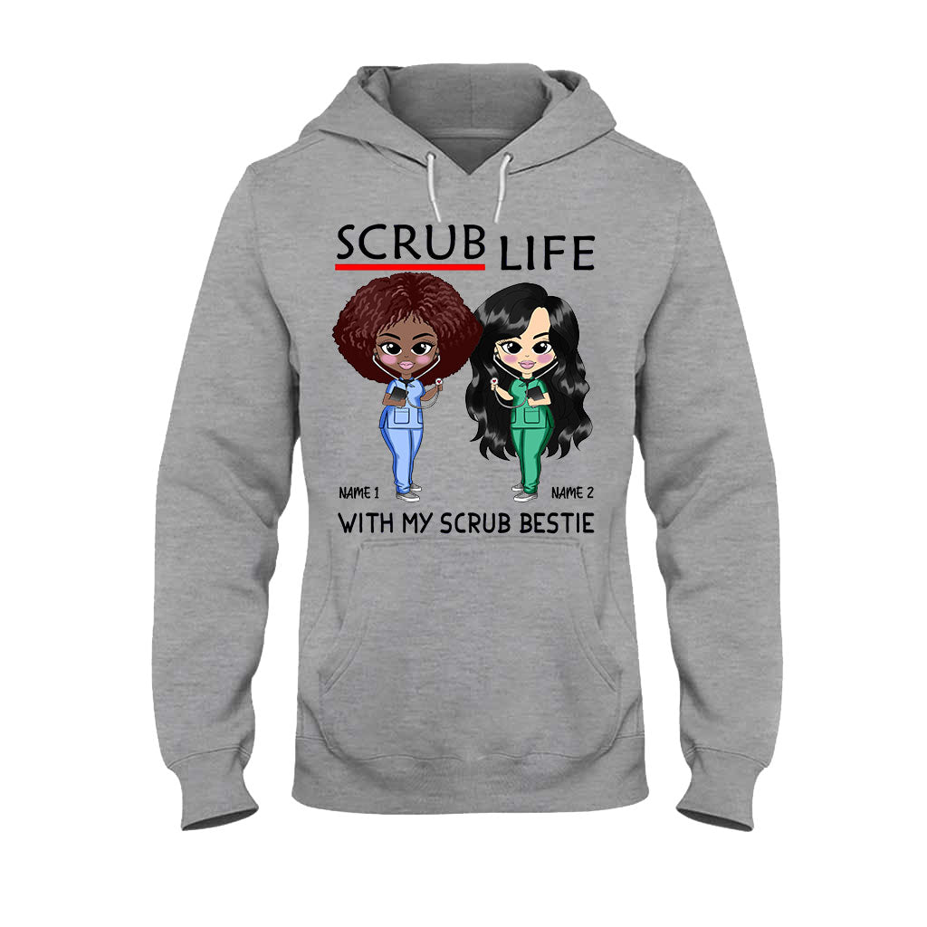 Gemeinsam mit meiner besten Freundin im OP-Bereich – personalisiertes T-Shirt und Hoodie für Pflegekräfte