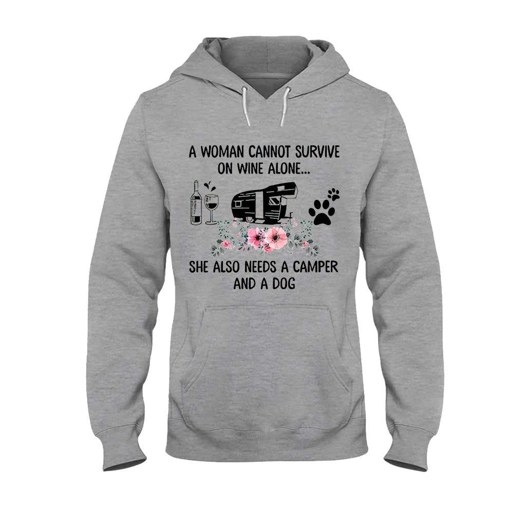 Eine Frau kann nicht nur von Wein leben – Camping-T-Shirt und Hoodie 1121