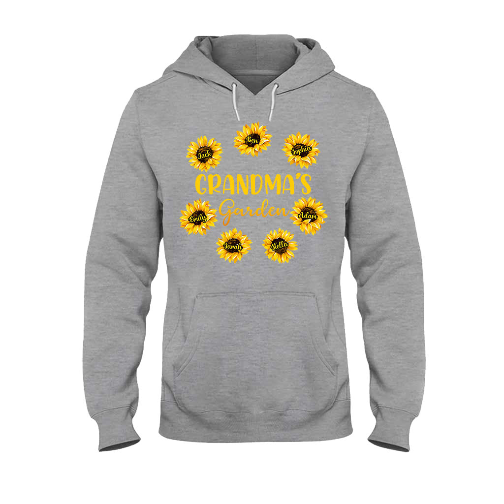 Omas Garten – Geschenk für Oma, Mama, Papa, Opa – Personalisiertes T-Shirt und Hoodie