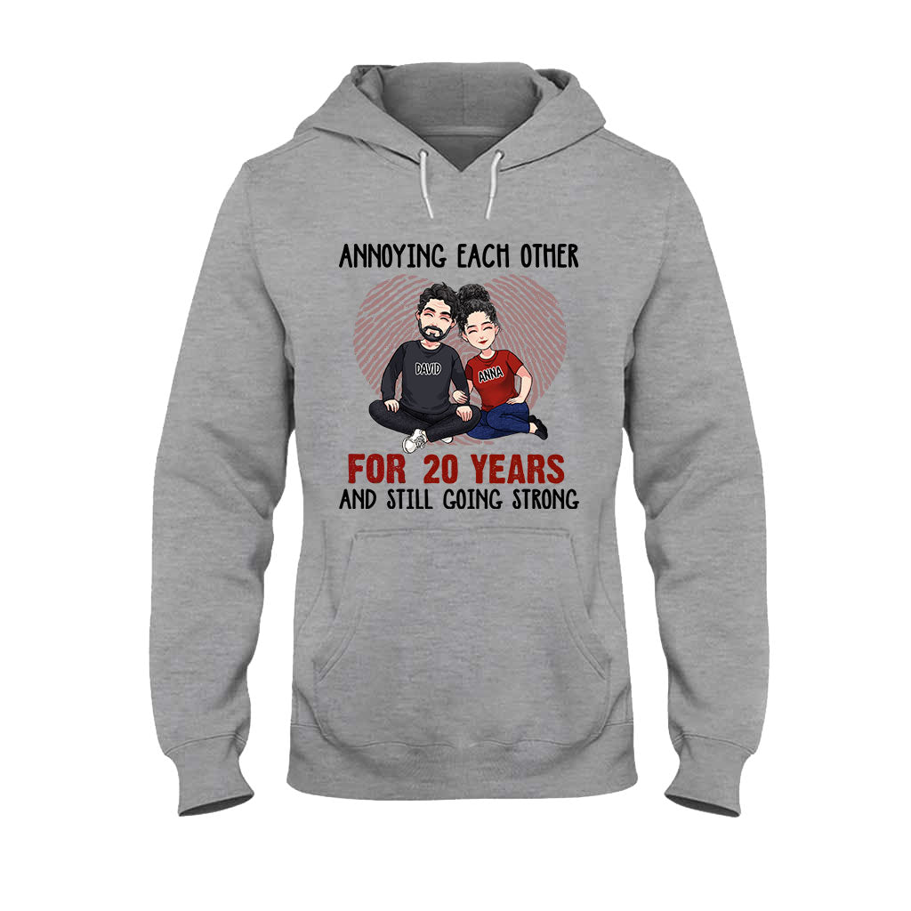 Jahrelang haben sie sich gegenseitig genervt – Personalisiertes T-Shirt und Hoodie für Ehepaare