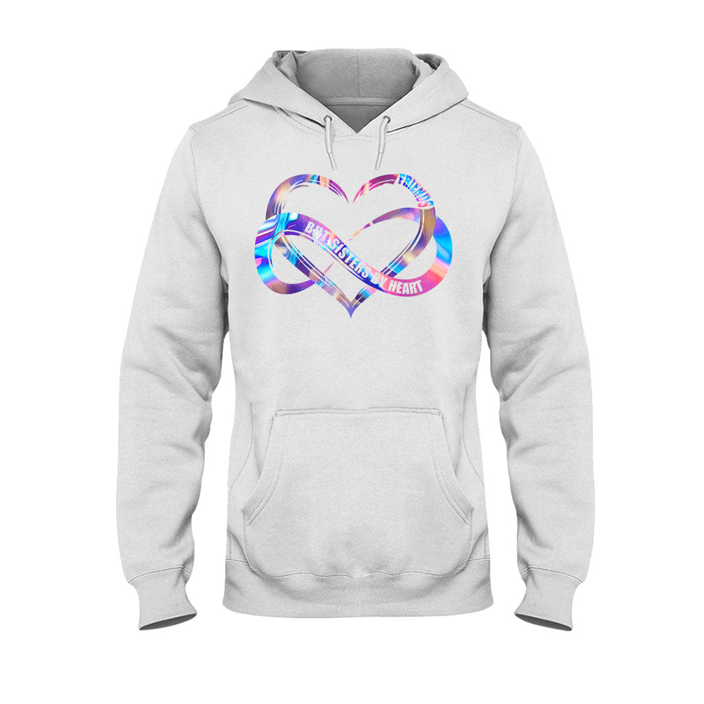 Nicht blutsverwandt, aber im Herzen Schwestern – Personalisiertes Bestie-T-Shirt und Hoodie