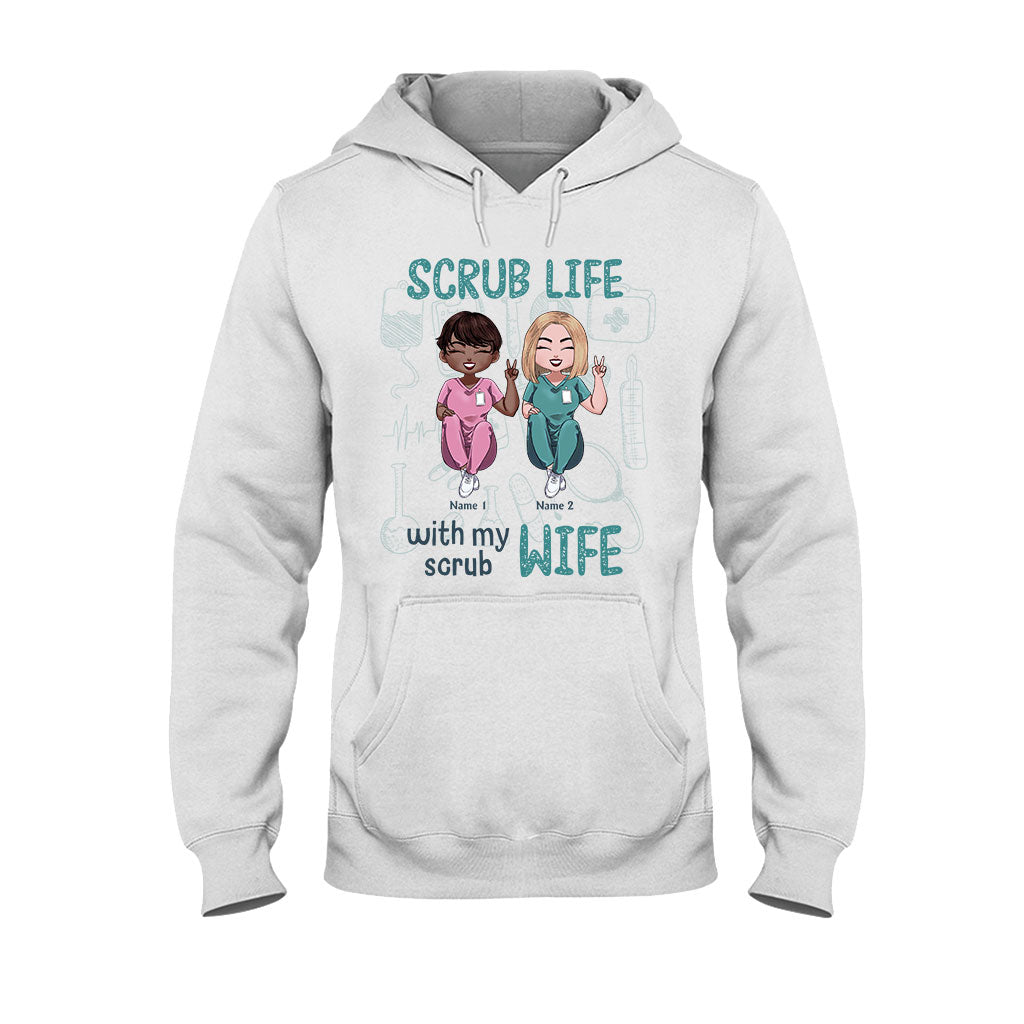 Das Leben mit meiner OP-Frau – personalisiertes T-Shirt und Hoodie für Krankenschwestern