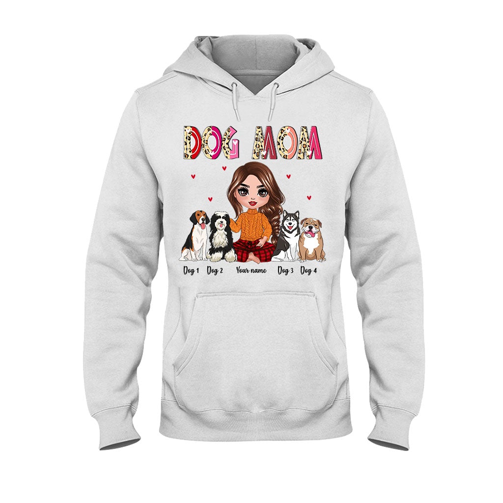 Mama und Oma sitzen mit Hund – personalisiertes Hunde-T-Shirt und Hoodie