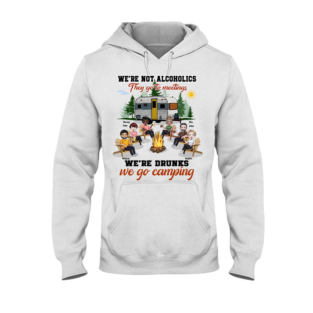 Wir sind keine Alkoholiker, die zum Treffen gehen – Personalisiertes Camping-T-Shirt und Hoodie