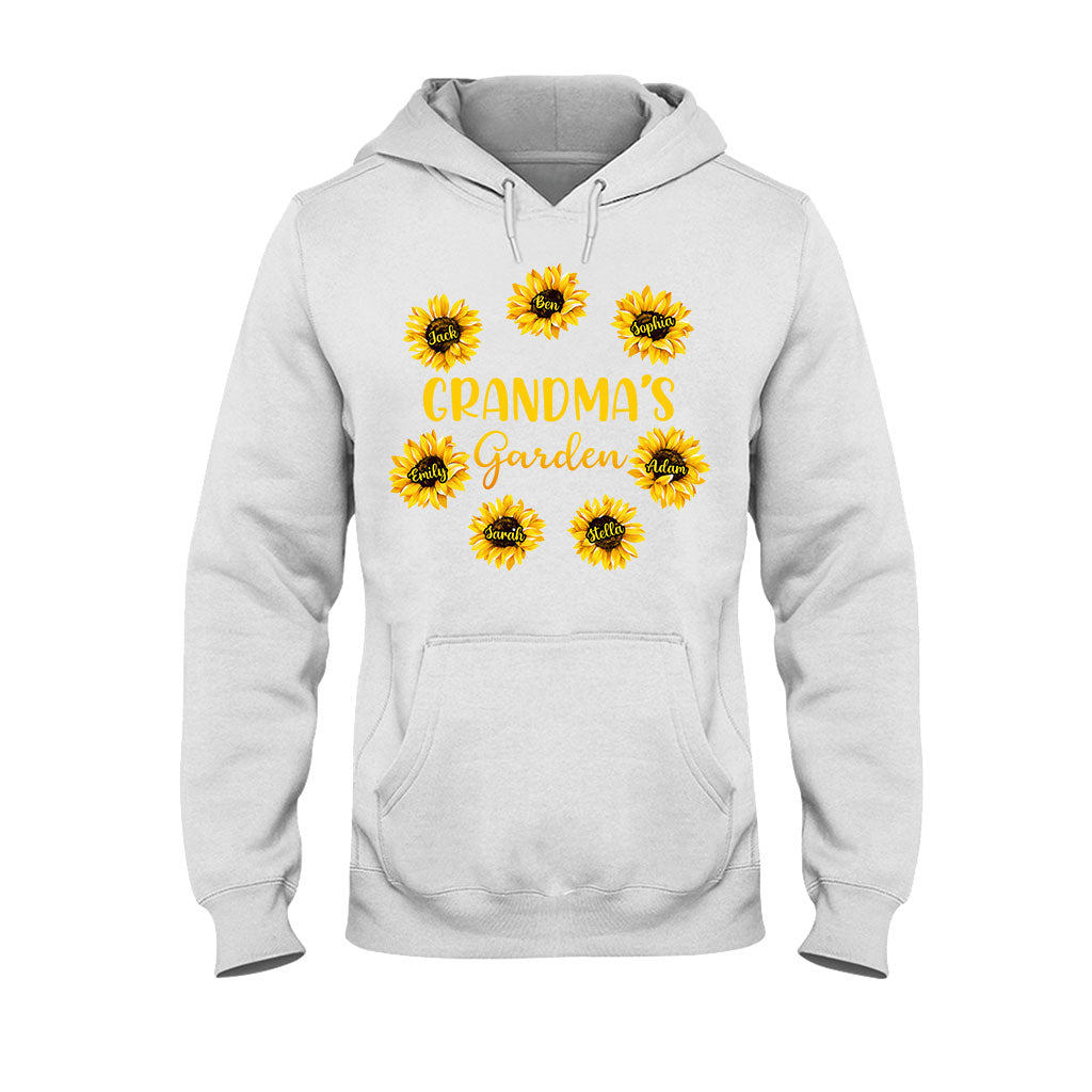 Omas Garten – Geschenk für Oma, Mama, Papa, Opa – Personalisiertes T-Shirt und Hoodie