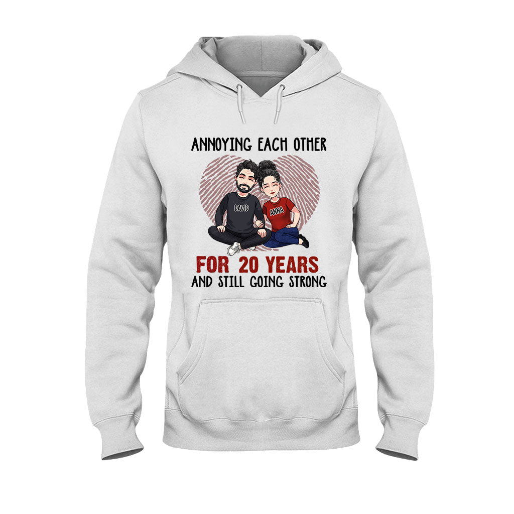 Jahrelang haben sie sich gegenseitig genervt – Personalisiertes T-Shirt und Hoodie für Ehepaare