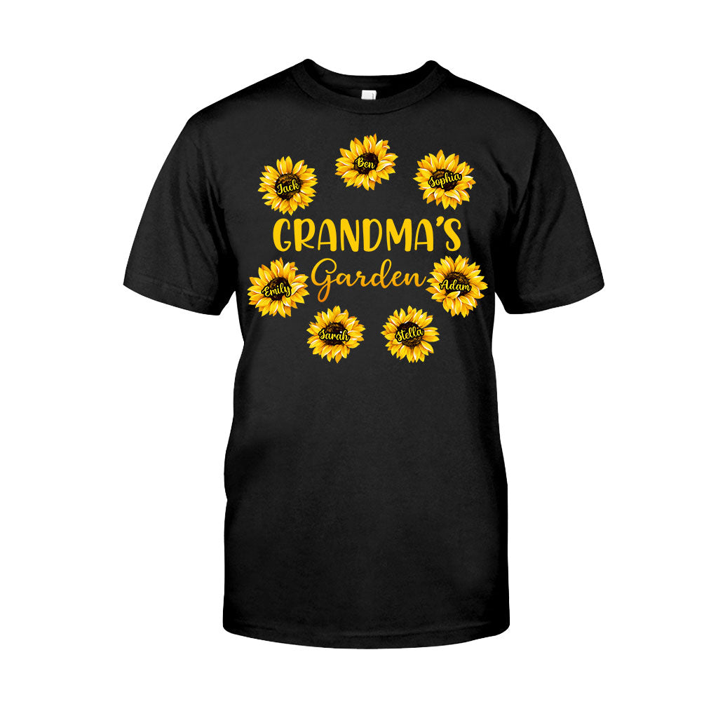 Omas Garten – Geschenk für Oma, Mama, Papa, Opa – Personalisiertes T-Shirt und Hoodie