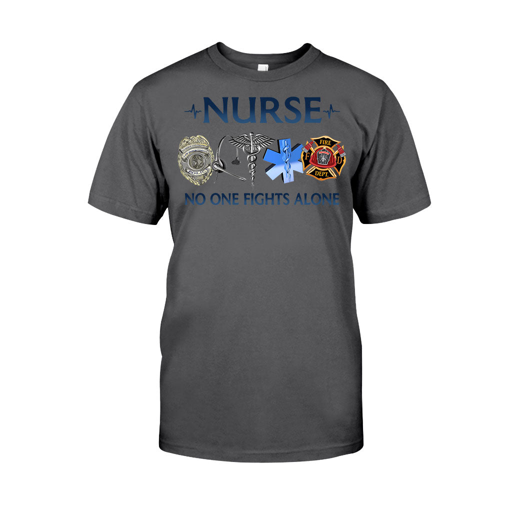 T-Shirt und Hoodie „Nurse No One Fights Alone“ (Krankenschwester – Niemand kämpft allein) 092021