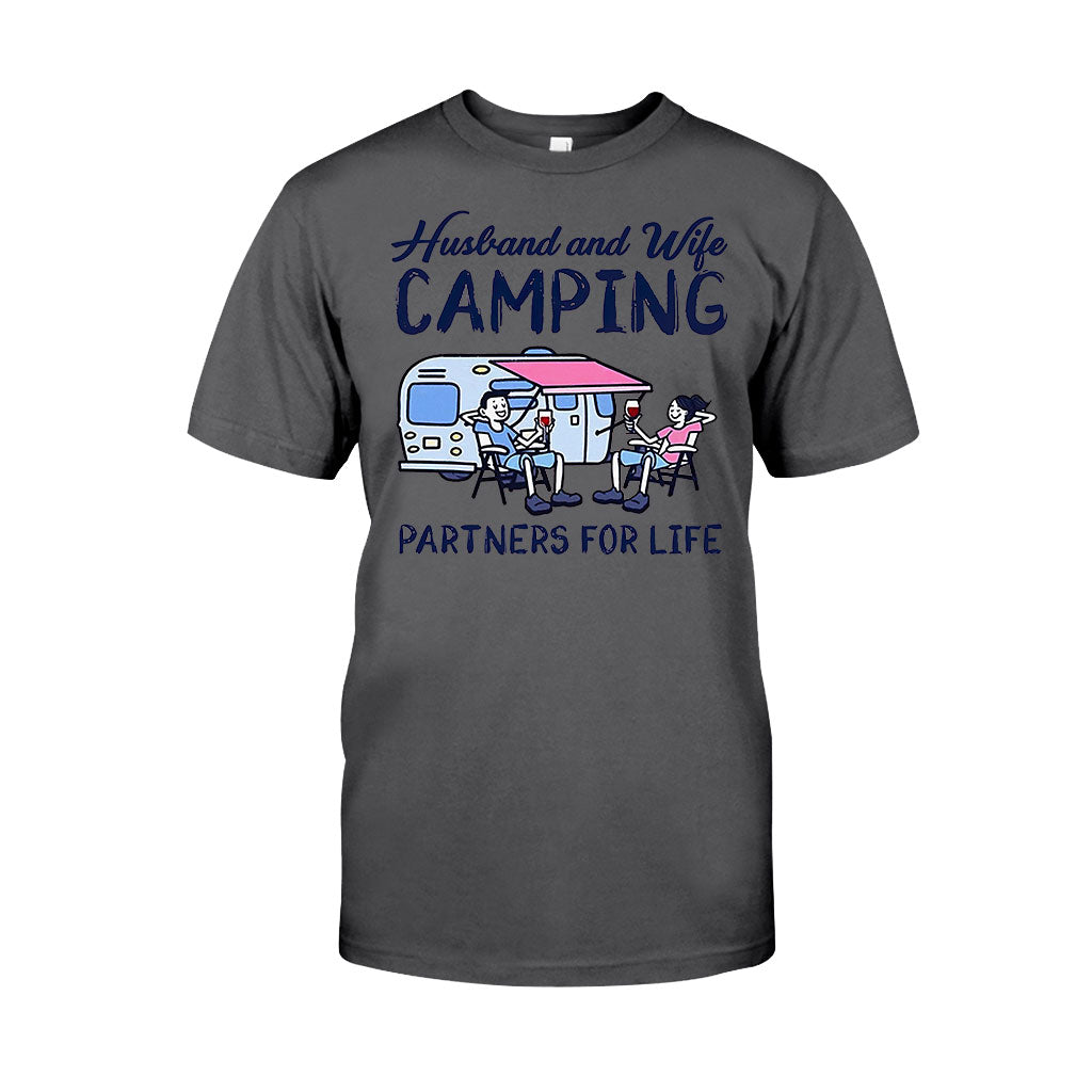 Campingpartner fürs Leben – Camping-T-Shirt und Hoodie für Ehepaare (112021)
