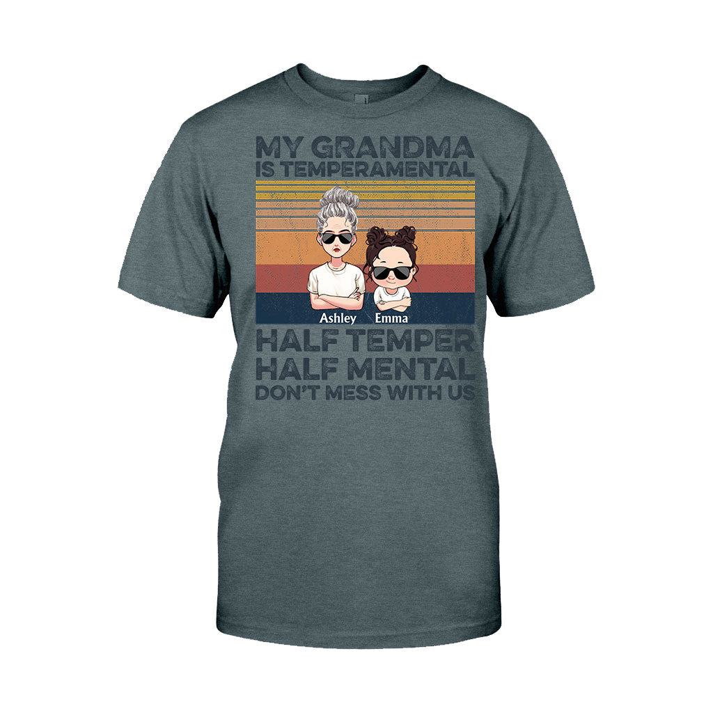 Meine Oma ist launisch – Personalisiertes Muttertags-T-Shirt und Hoodie für Omas