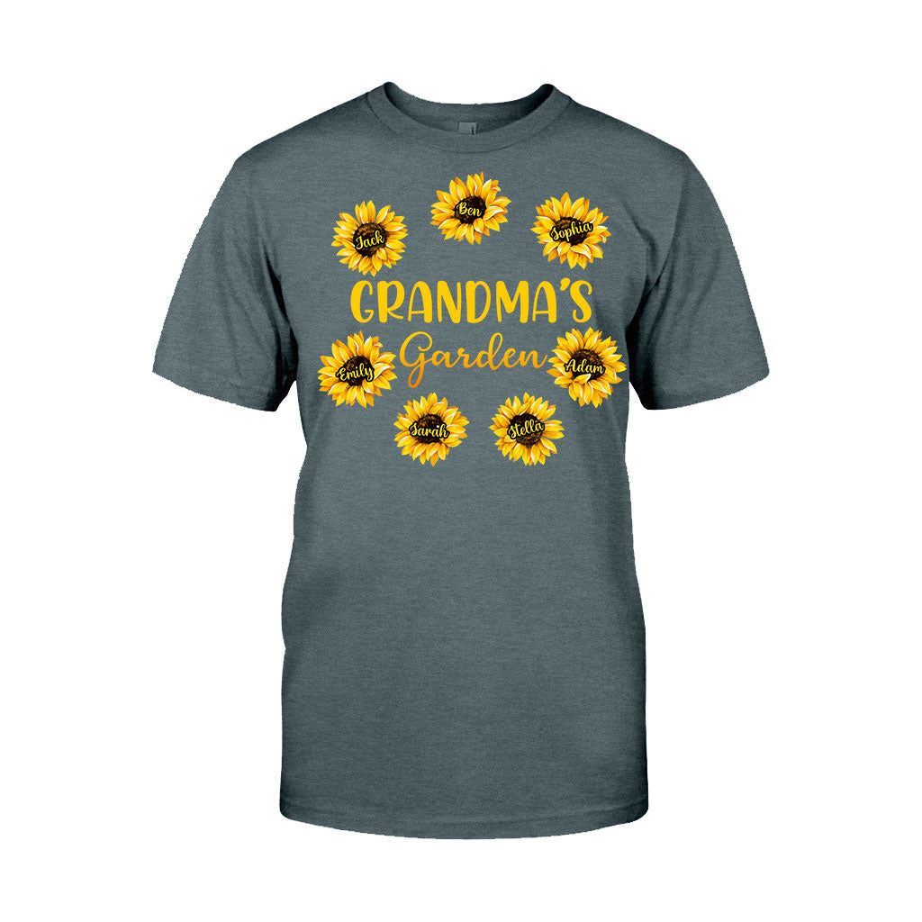 Omas Garten – Geschenk für Oma, Mama, Papa, Opa – Personalisiertes T-Shirt und Hoodie