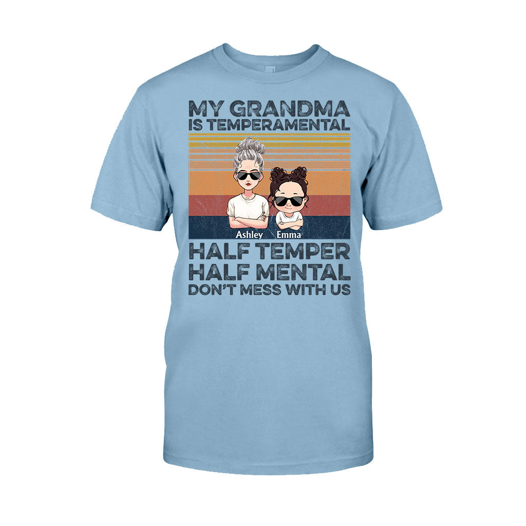 Meine Oma ist launisch – Personalisiertes Muttertags-T-Shirt und Hoodie für Omas