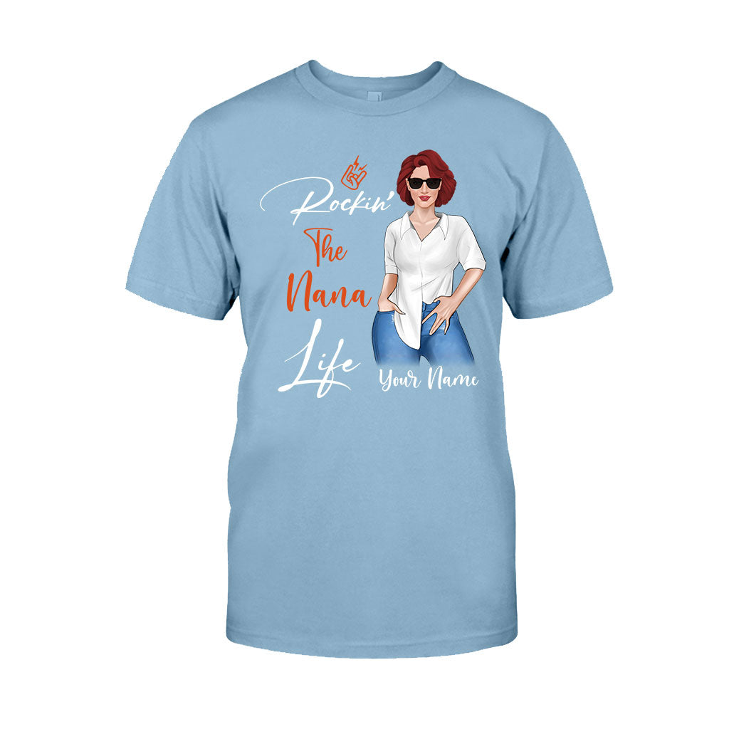 „Rockin The Nana Life“ – Personalisiertes Oma-T-Shirt und Hoodie