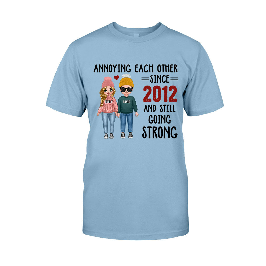 Sich gegenseitig nerven – Personalisiertes Partner-T-Shirt und Hoodie