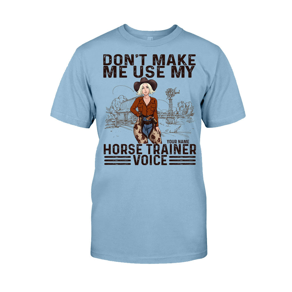 „Zwing mich nicht, meine Pferdetrainerstimme zu benutzen!“ – Personalisiertes Pferde-T-Shirt und Hoodie