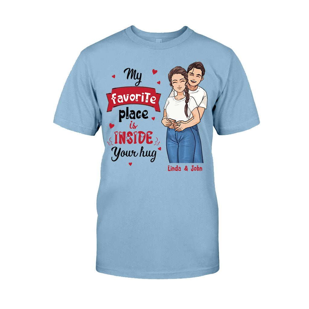 Mein Lieblingsplatz ist in deiner Umarmung – Personalisiertes Partner-T-Shirt und Hoodie