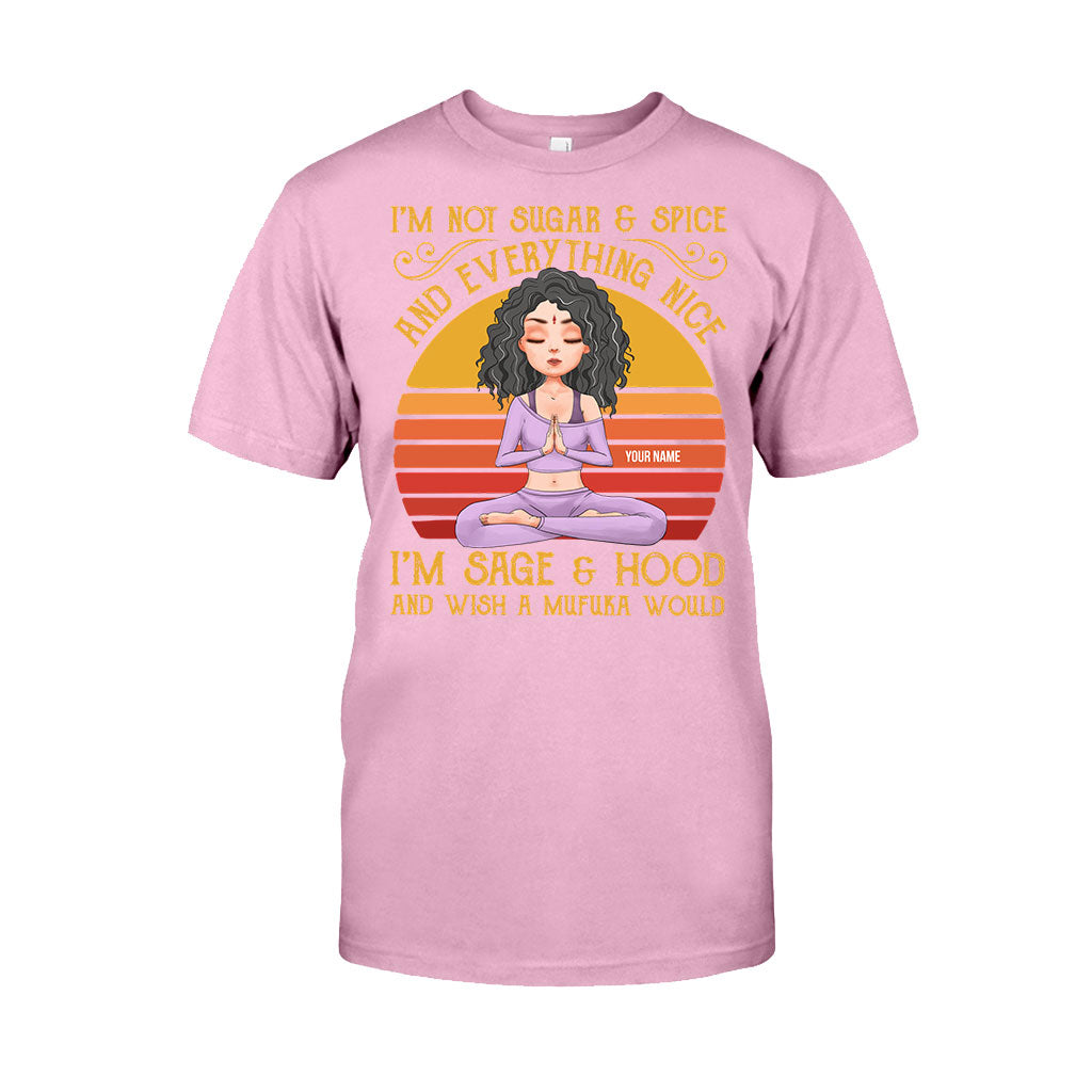 Ich bin Sage And Hood – Personalisiertes Yoga-T-Shirt und Hoodie