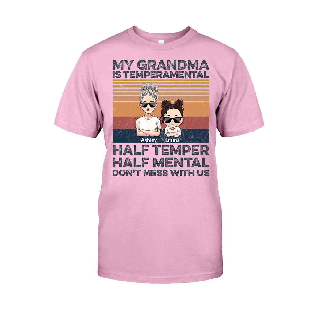 Meine Oma ist launisch – Personalisiertes Muttertags-T-Shirt und Hoodie für Omas