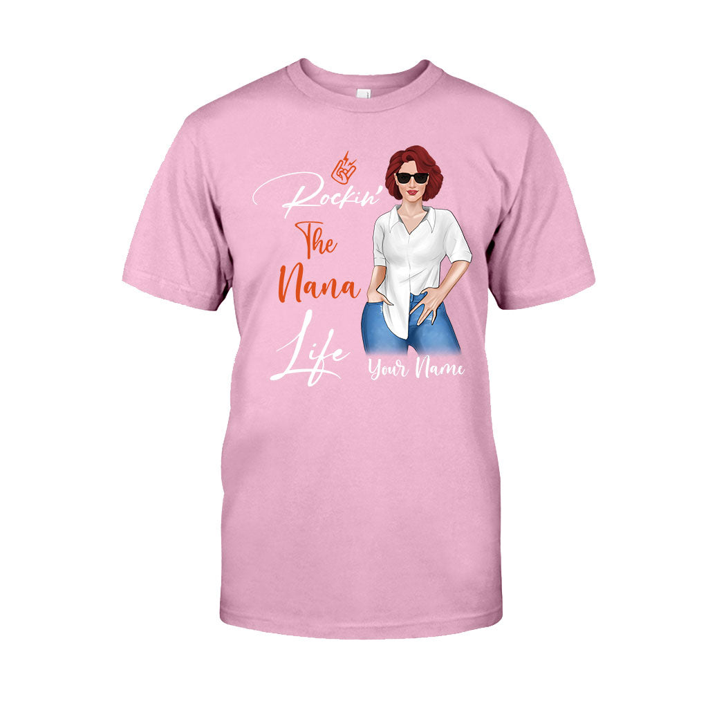 „Rockin The Nana Life“ – Personalisiertes Oma-T-Shirt und Hoodie