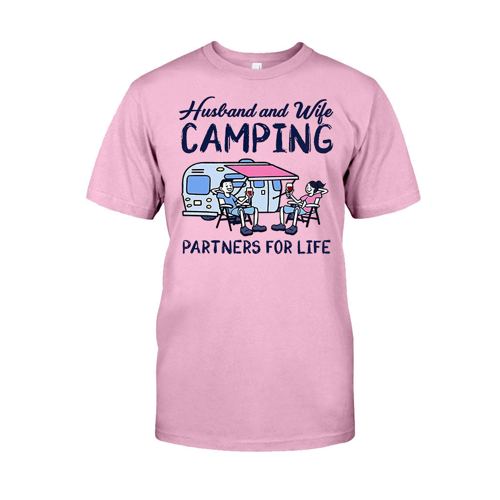 Campingpartner fürs Leben – Camping-T-Shirt und Hoodie für Ehepaare (112021)