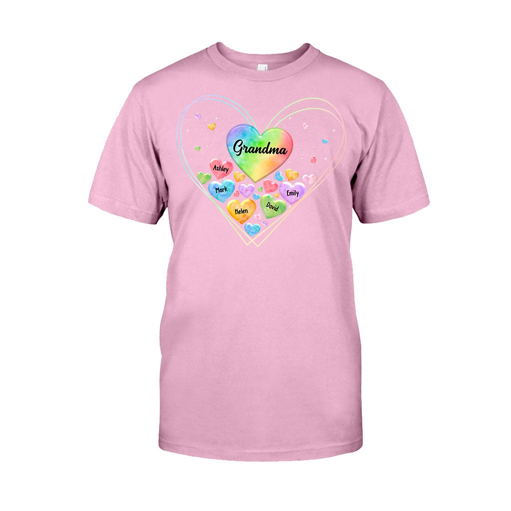 Buntes Herz für Oma und Mutter – Geschenk für Oma, Mama – Personalisiertes T-Shirt und Hoodie