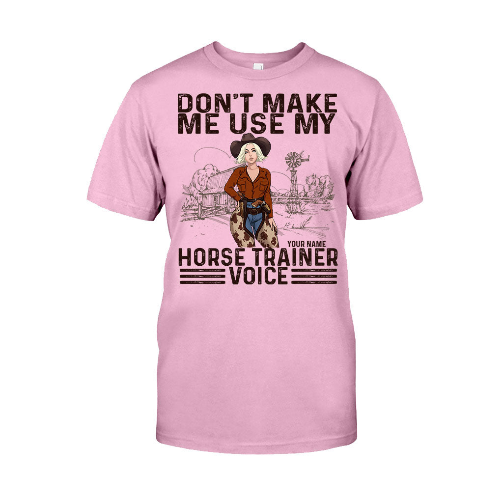 „Zwing mich nicht, meine Pferdetrainerstimme zu benutzen!“ – Personalisiertes Pferde-T-Shirt und Hoodie